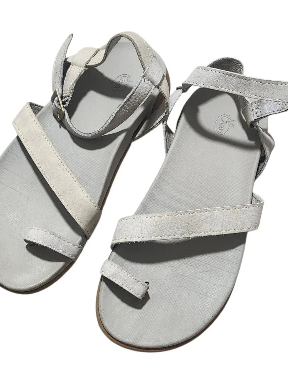 EUC Chaco Tulip Light Grey Leather Strappy Toe Loop Sandal Size US 7